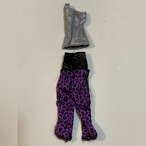 Monster High Sweet 1600 Clawdeen Wolf Doll Pants and silver top - Picture 2 of 2